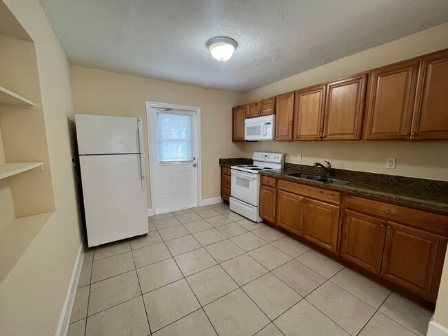 Building Photo - 3 bedroom 2 bath Mangonia Park home for RENT
