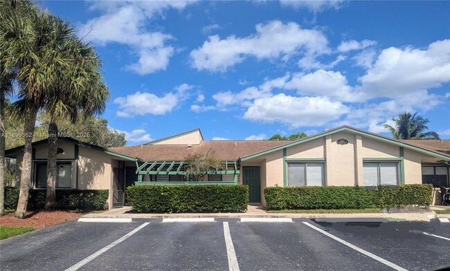 Primary Photo - 448 Lakeview Dr