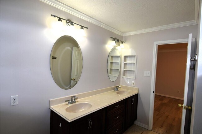Building Photo - 22402 Rangeview Dr
