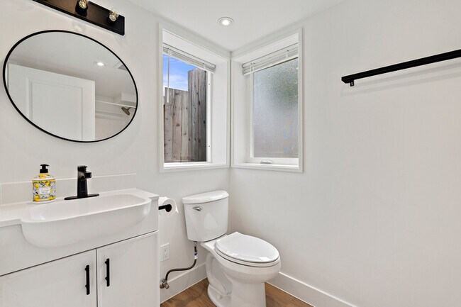 Building Photo - 611 N 143rd St
