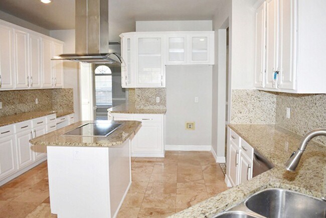 Building Photo - Prestigious 5-3.5-3 w POOL in Southlake!