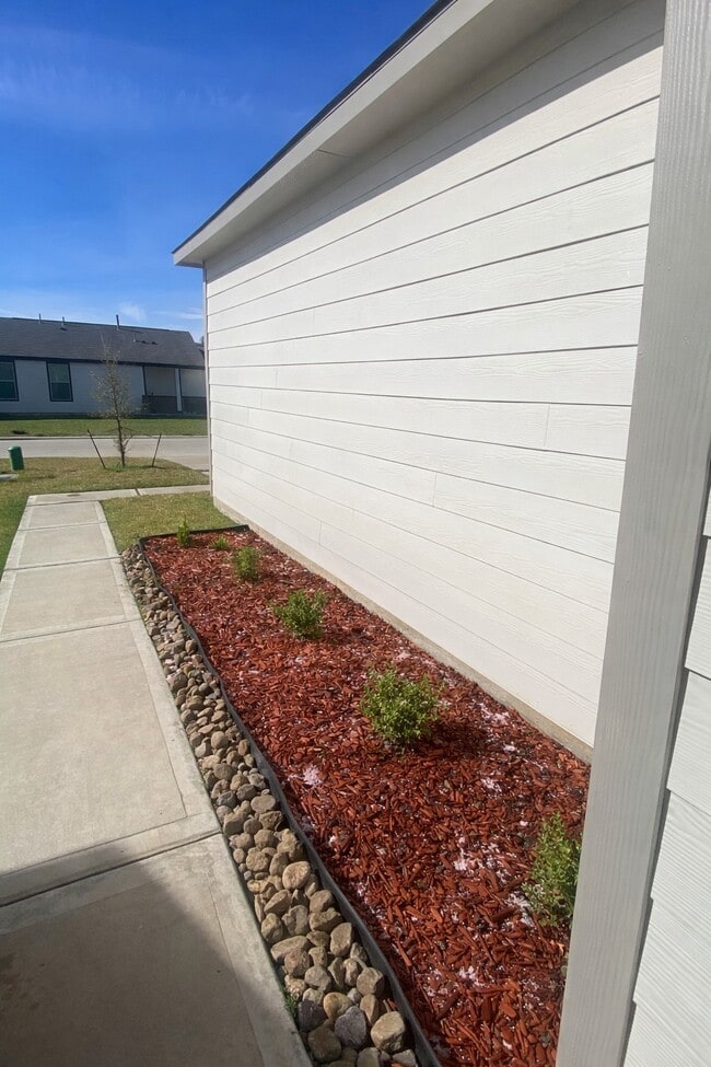 Building Photo - 20935 Endeavor St