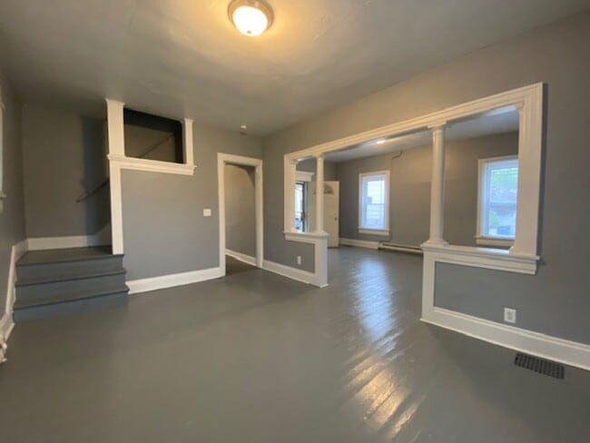 Building Photo - Two bedroom, one bathroom single home in D...