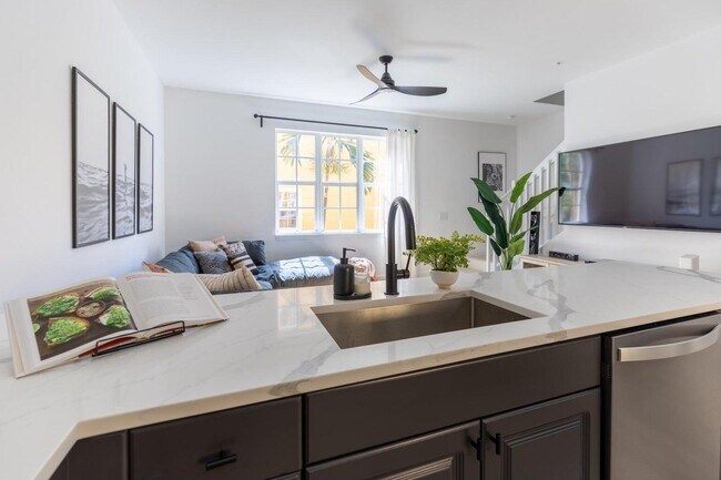 Building Photo - 72 SE 6th Ave