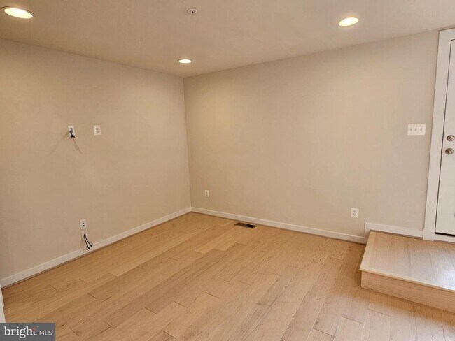Building Photo - 8650 Satinwood Dr