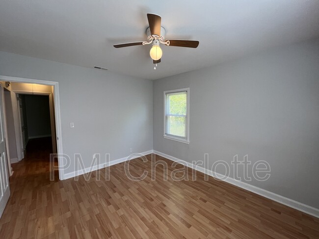 Building Photo - 1201 Dade St