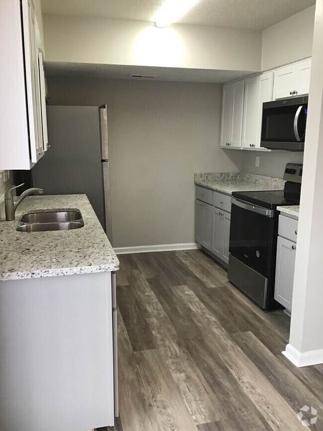 Building Photo - 3 Bed 1.5 Bath Townhome