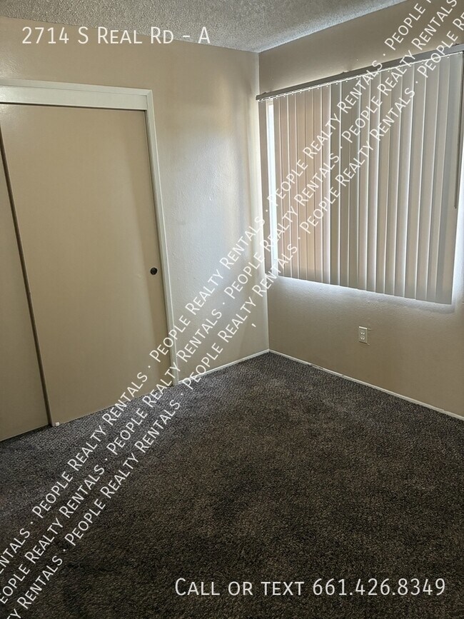 Building Photo - 2714 S Real Rd