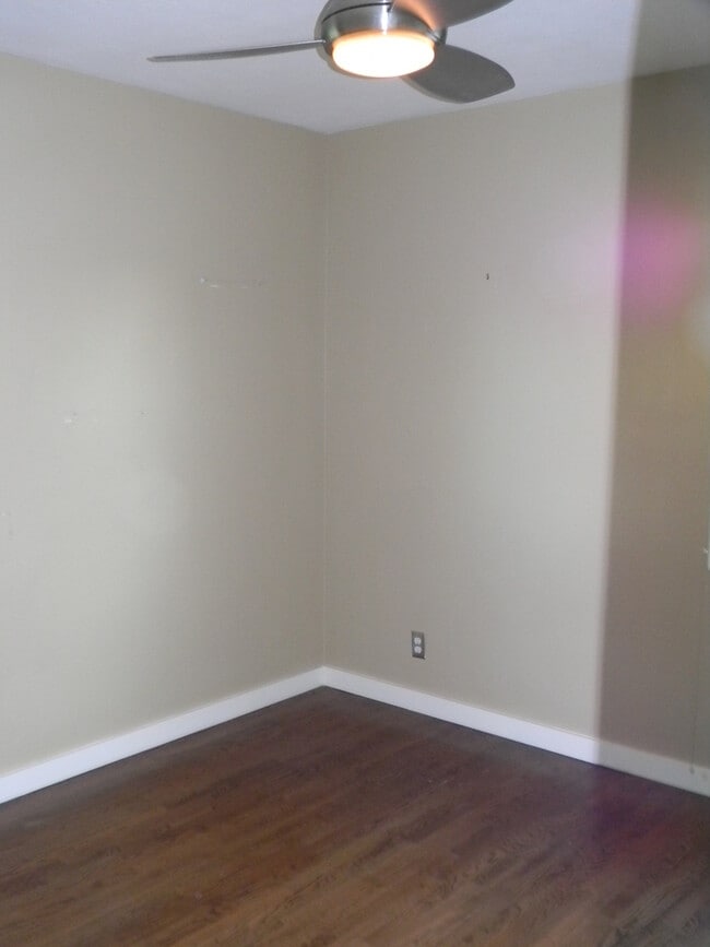 Building Photo - 332 E Oakmont Ave