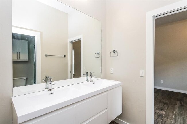 Building Photo - 11336 Paradise In Dr