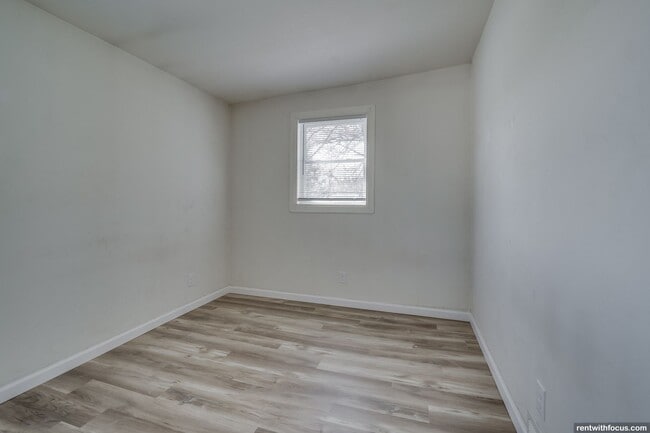 Building Photo - 322 Amsterdam Ct