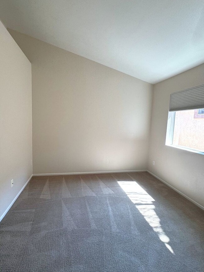 Building Photo - Beautifully Upgraded 2 Bed / 2.5 Bath Townhome in Tristan Community – Rancho San Diego
