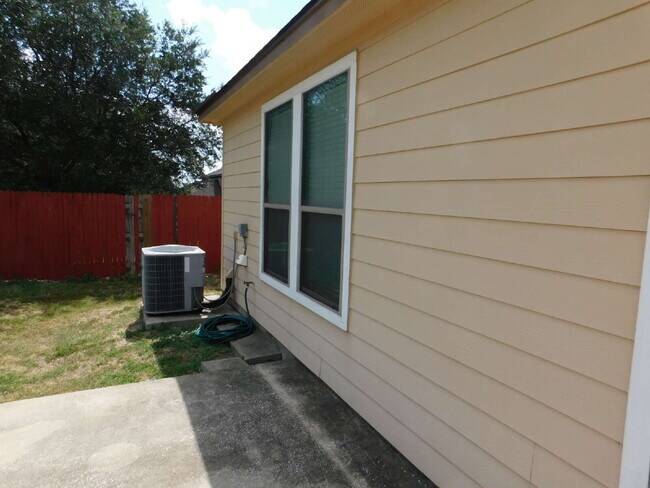Building Photo - 3 Bed/ 3 Bath Stunner Located at Evans & TPC Parkway