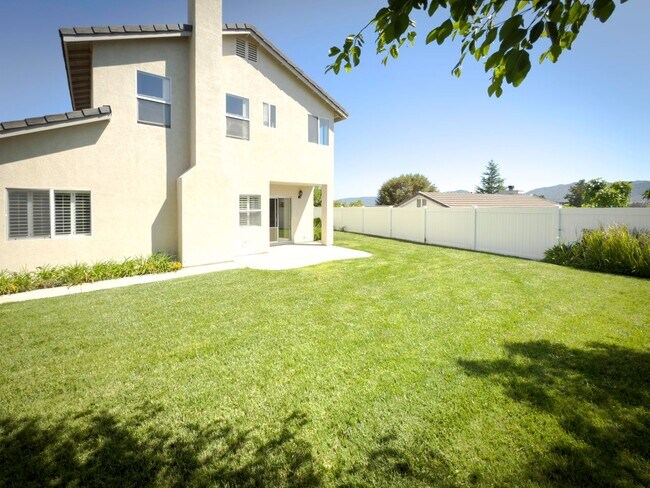Building Photo - RARE 6 BEDROOM HOME FOR RENT IN OPTIMUM LO...