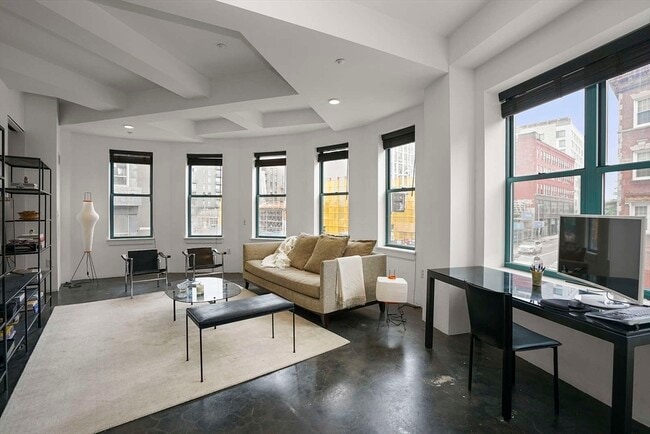 Building Photo - 40 Fay St