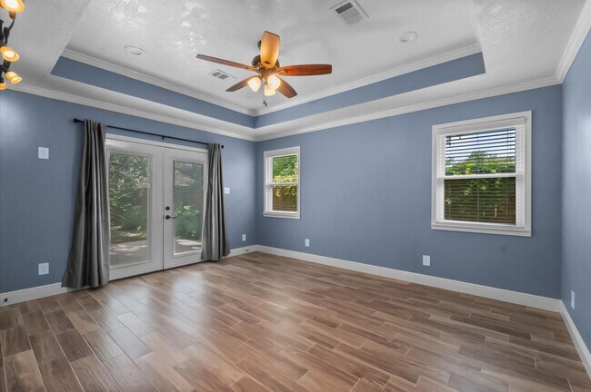 Building Photo - 1320 Woodvine Dr