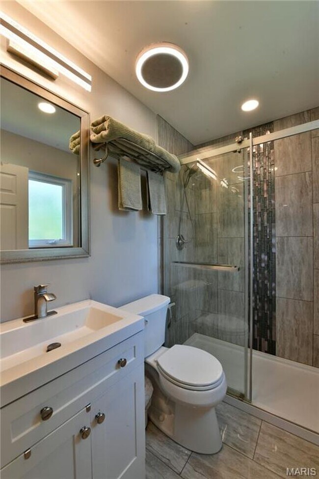 Building Photo - 965 Orchard Lakes Dr