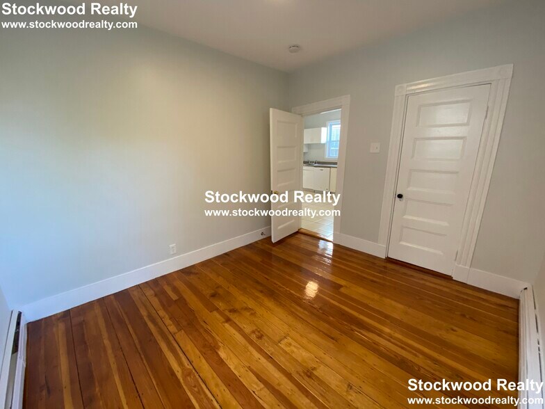 Building Photo - 632 Dorchester Ave