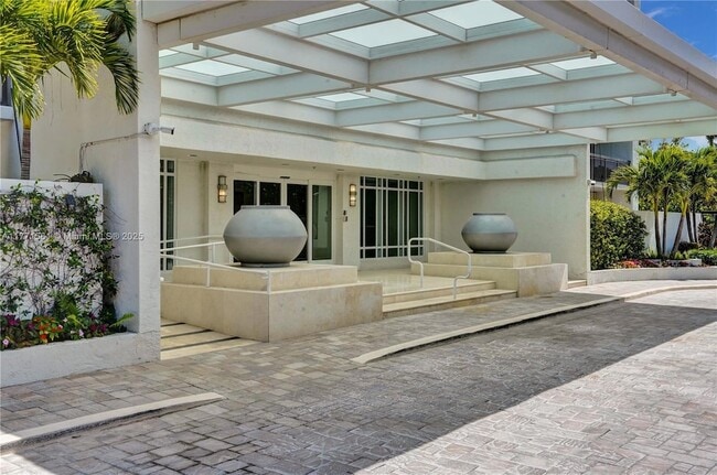 Building Photo - 2000 N Ocean Blvd