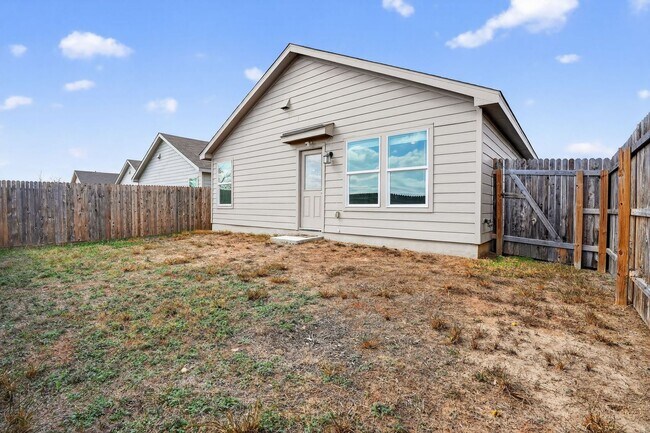 Building Photo - Modern 4-Bedroom Home in Crescent Hills – Open Concept & Private Yard