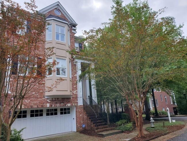 Building Photo - 1044 Emory Parc Pl