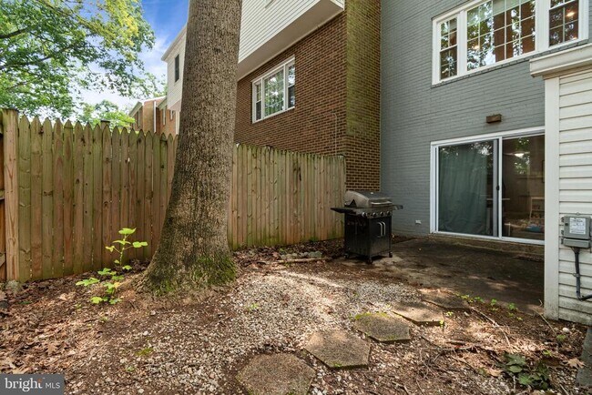 Building Photo - 6627 Burlington Pl