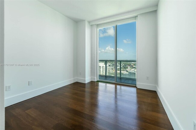 Building Photo - 1900 N Bayshore Dr