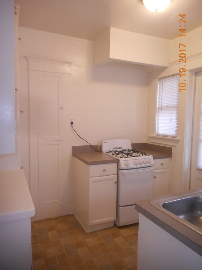 Building Photo - 370