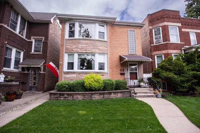 Primary Photo - 4938 N Monitor Ave