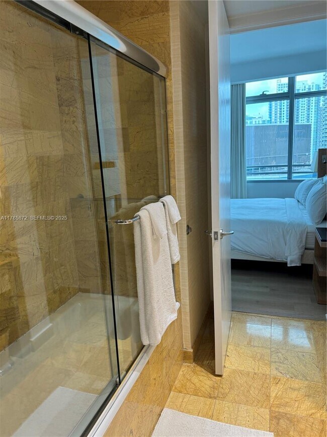 Building Photo - 1395 Brickell Ave