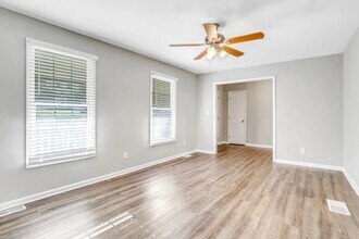 Building Photo - 10017 Edgebrook Ln