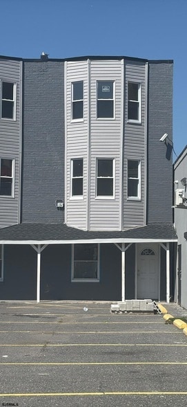 Primary Photo - 2417 Pacific Ave