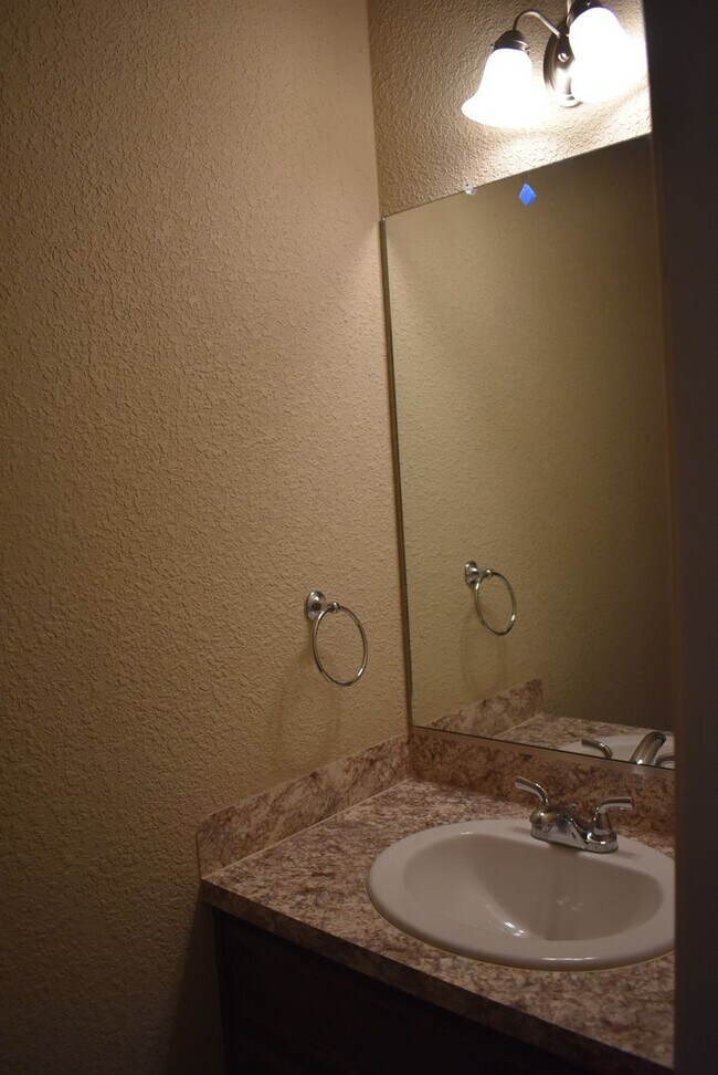 Building Photo - 105 Stone Canyon Ct