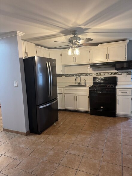 Building Photo - 1900 Beck Ln