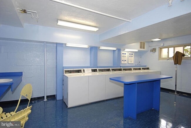 Building Photo - 3900 Tunlaw Rd NW