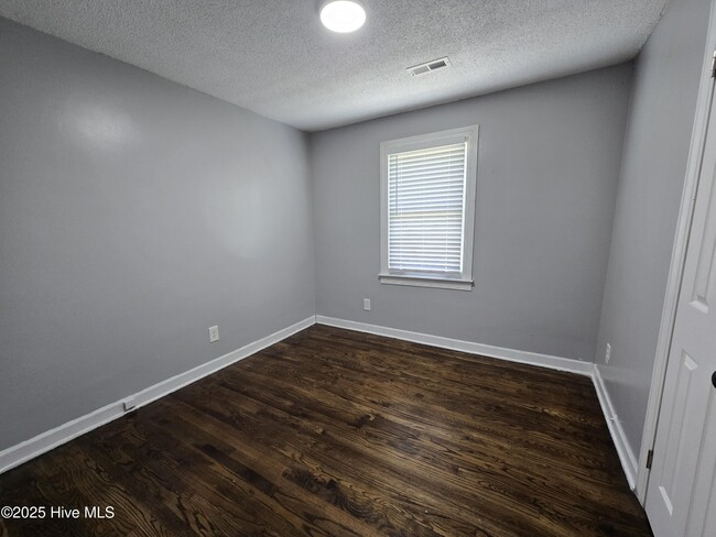 Building Photo - 5968 Acorn Rd