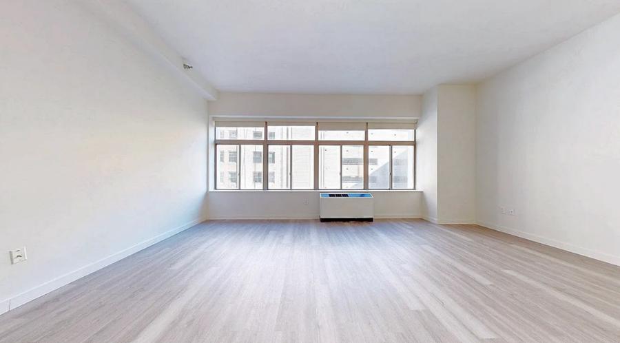 Building Photo - Washington Street