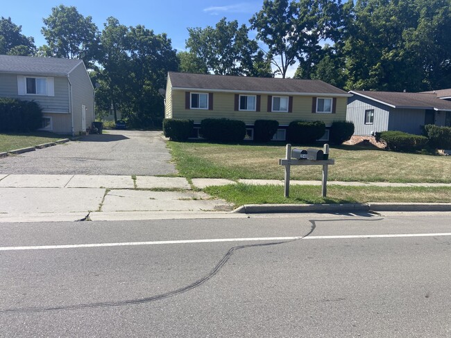 Building Photo - 1540 Burcham Dr