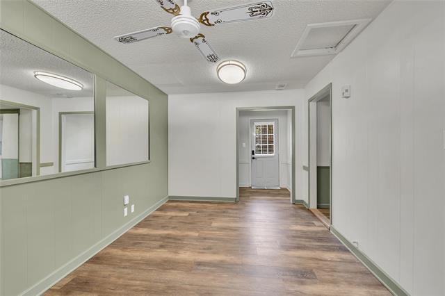 Building Photo - 900 Vaquero St
