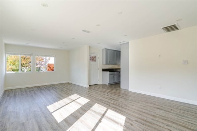 Building Photo - 9920 Pinewood Ave