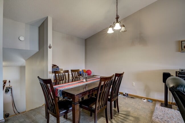 Building Photo - 1909 Southridge Ave