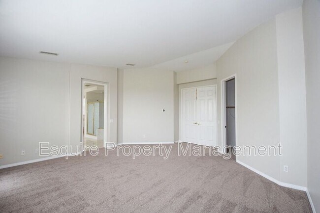 Building Photo - 2895 Diamond Dr