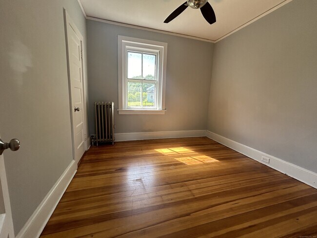 Building Photo - 10 Cherry St