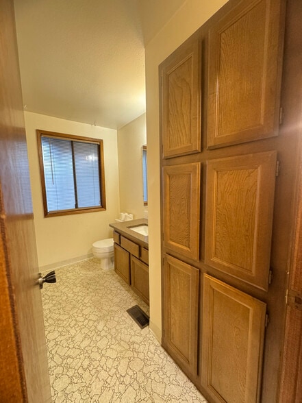 Building Photo - 6404 E 11th Ave