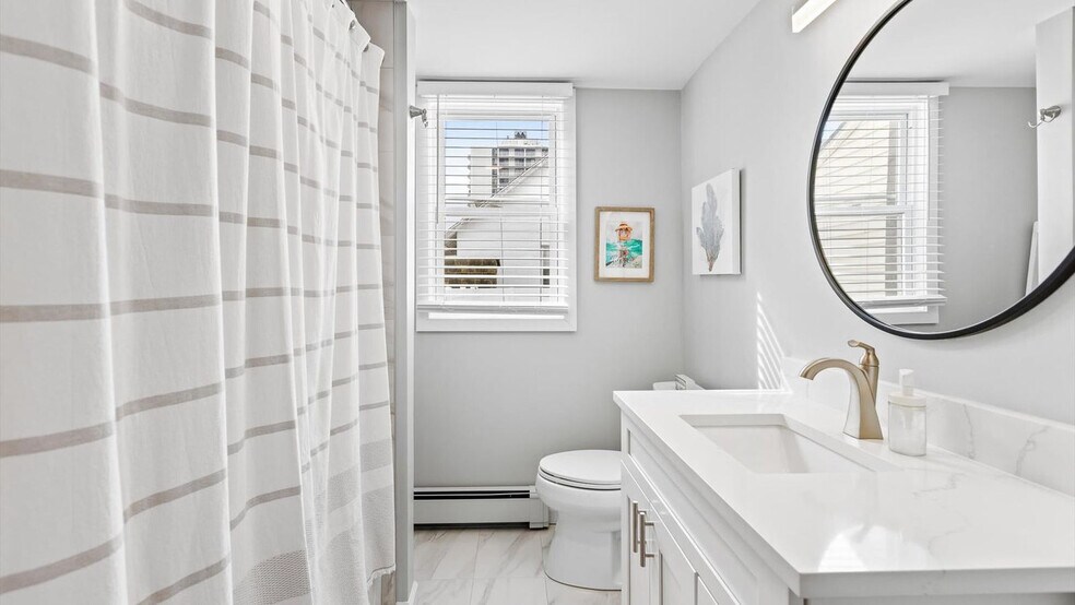 Building Photo - 228 N Dudley Ave