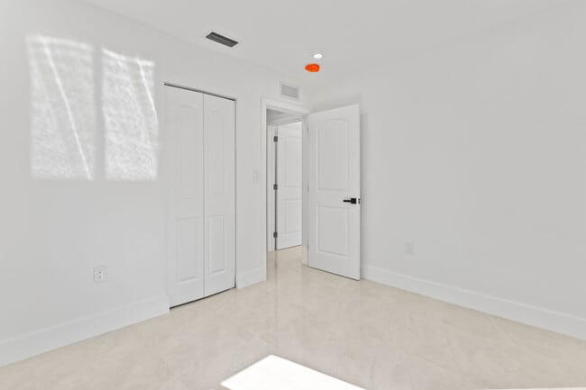 Building Photo - 15920 NW 17th Ave