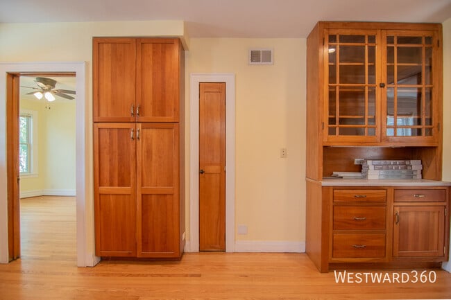 Building Photo - 5844 N Artesian Ave