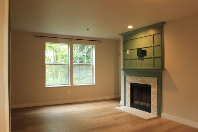 Building Photo - Mercer Park