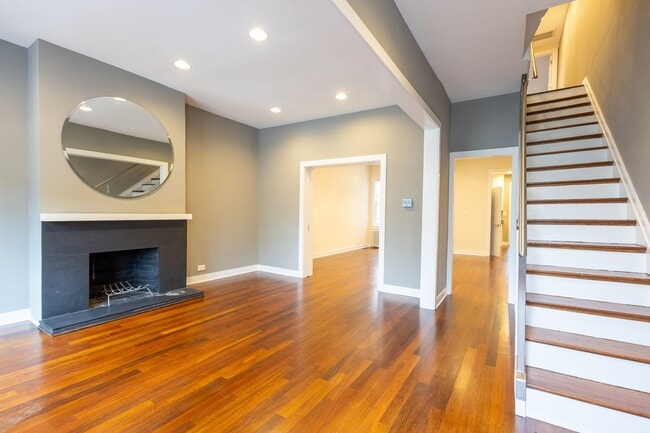 Building Photo - Beautiful 4 BR/3.5 BA Townhome in Cathedra...