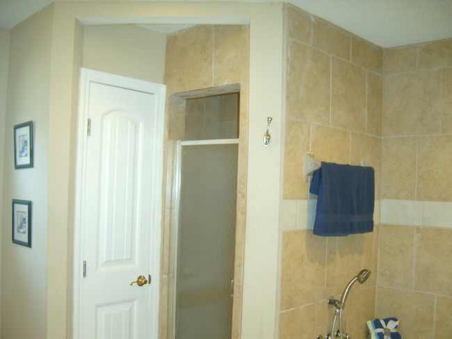 Shower - 13801 Pierres Ct